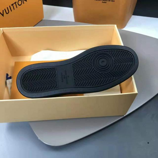 Picture of Louis Vuitton Shoes _SKUSZ38-44050413332